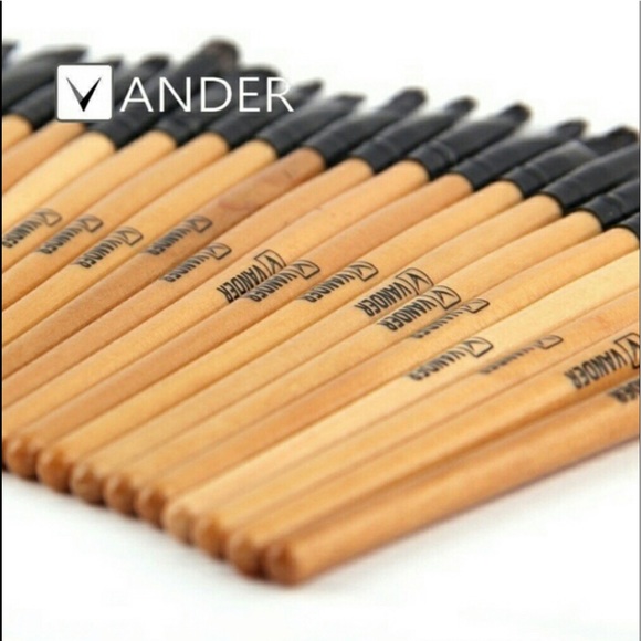 VANDER 32 pc Make-up Brushes in Roll-up Case NWT - Picture 2 of 7